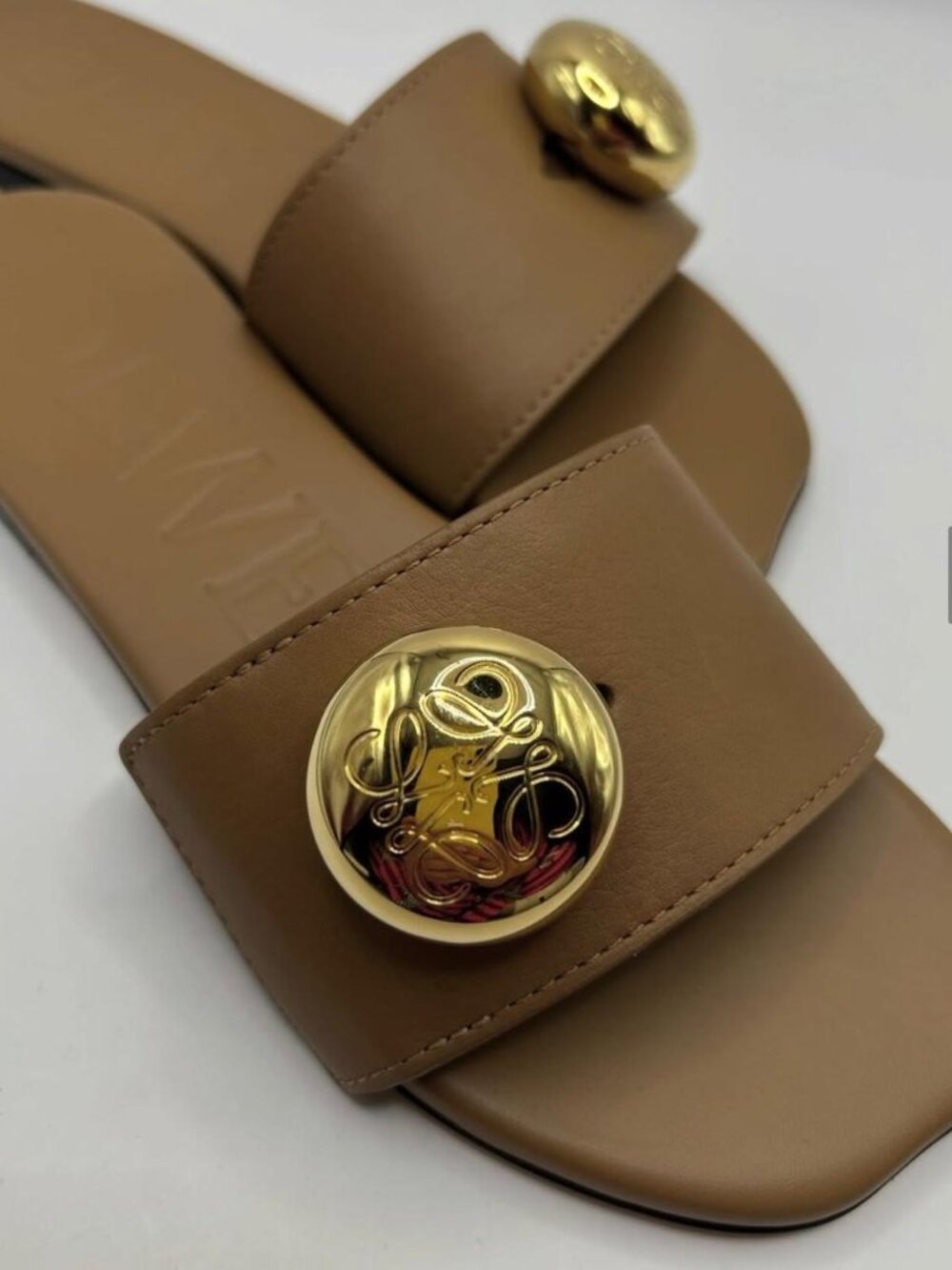 LOEWE PEBBLE